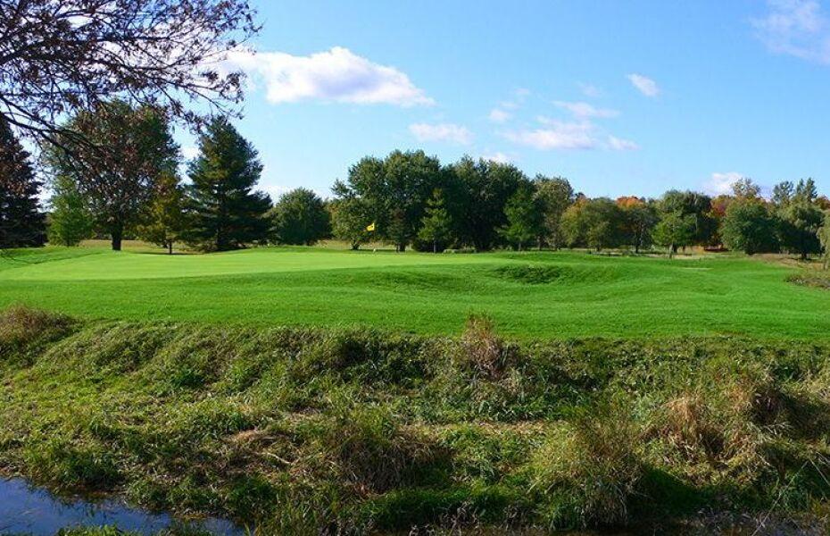 Manderley On the Green: South/Central, Ontario
