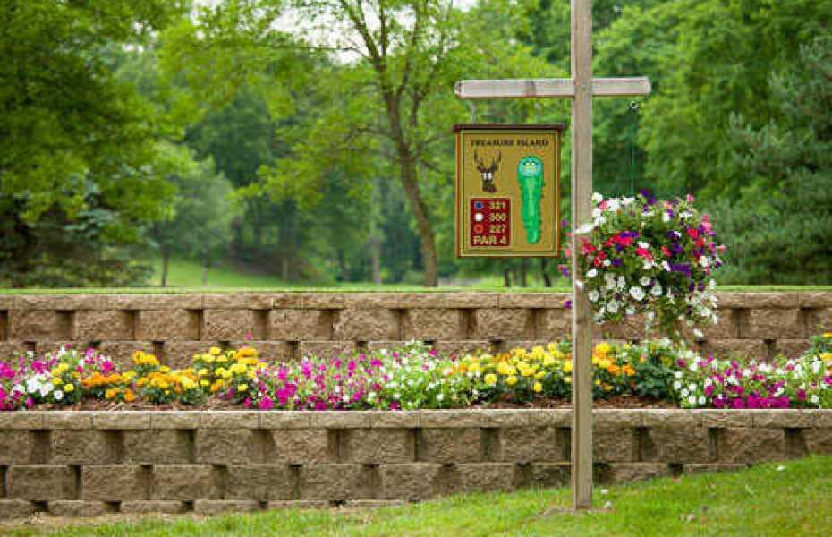 Cedar Valley Golf Course: Trouts Run/Treasure Islan, Winona