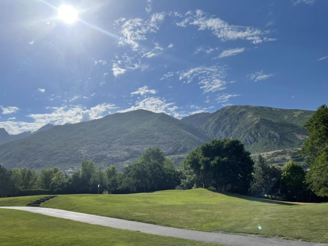 Hidden Valley CC: Mountain/Lakes, Sandy