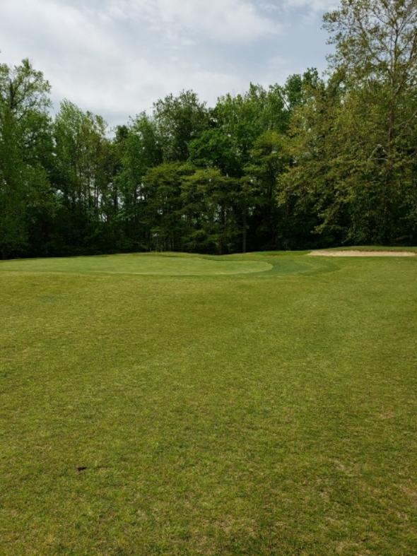 The Hollows Golf Club: Cottage/Road, Montpelier